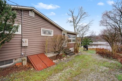 40 E Shore Drive Hampton NJ 07860