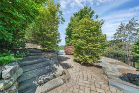 3 Shenandoah Court Washington NJ 07853