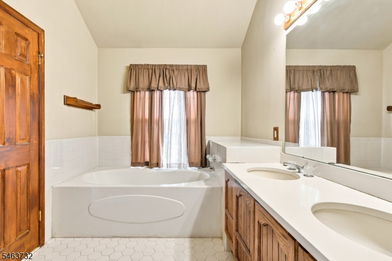 15 Champlain Way Franklin NJ 08823