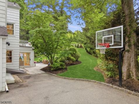 8 Cross Gates Millburn NJ 07078