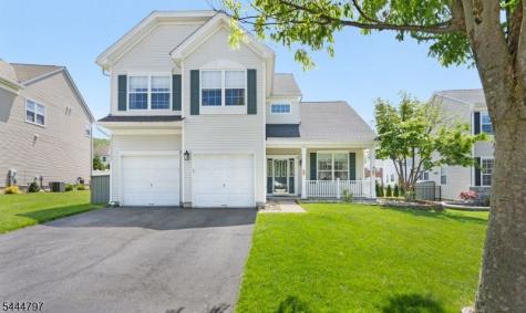 25 Rolling Rapids Court Hackettstown NJ 07840