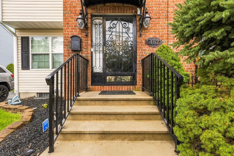 487 S 13th Street Newark NJ 07103