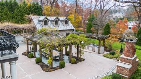 9 Beechtree Lane Essex Fells NJ 07021