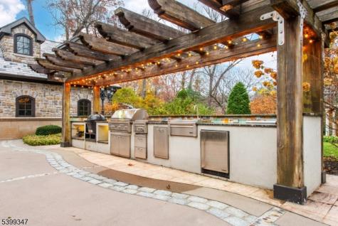 9 Beechtree Lane Essex Fells NJ 07021
