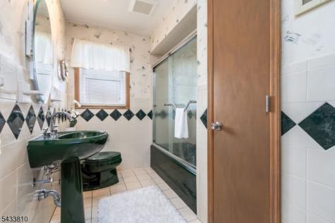 414 N Greasheimer Street Manville NJ 08835