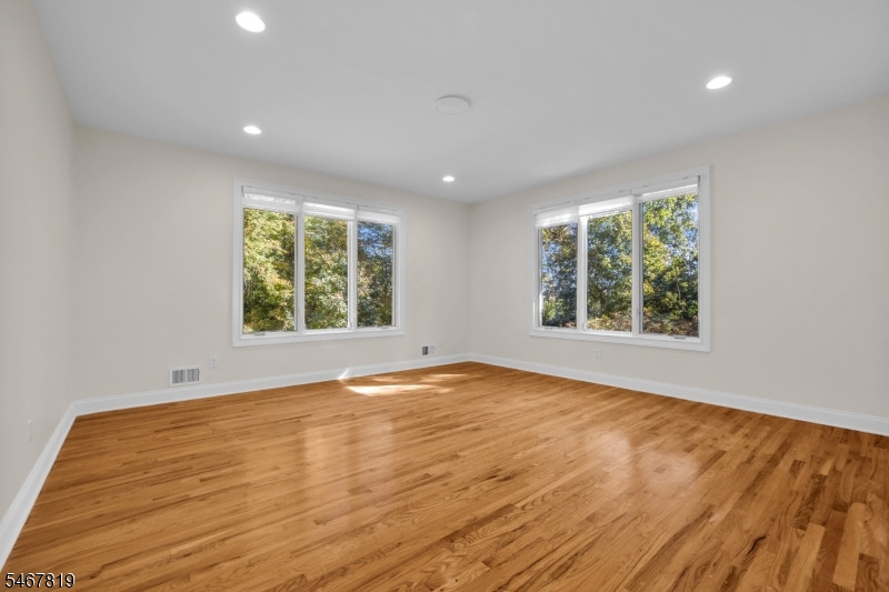 8 Chapel Hill Court Cedar Grove NJ 07009