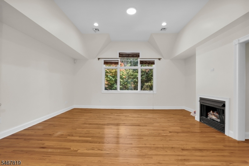 8 Chapel Hill Court Cedar Grove NJ 07009