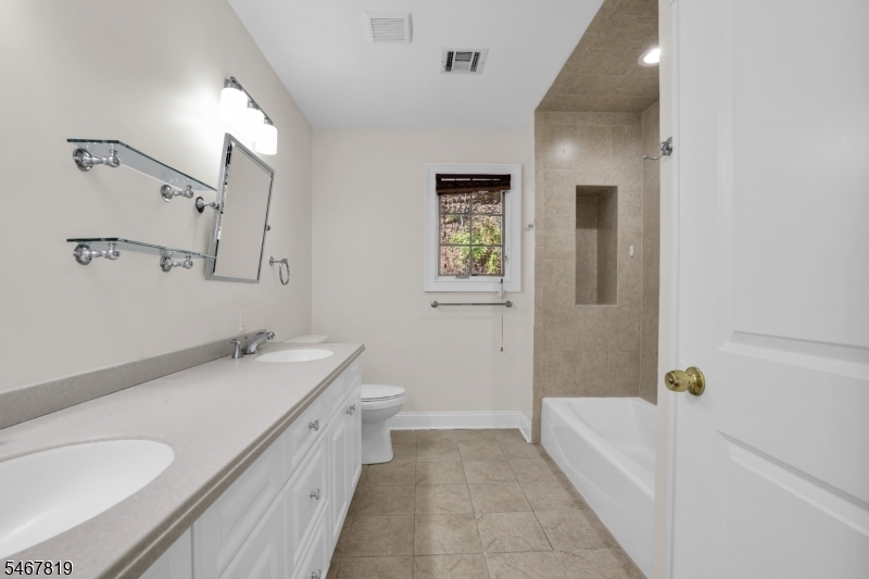 8 Chapel Hill Court Cedar Grove NJ 07009