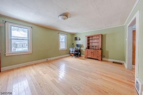782 Uniontown Road Lopatcong NJ 08865