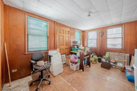 782 Uniontown Road Lopatcong NJ 08865