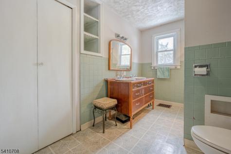782 Uniontown Road Lopatcong NJ 08865