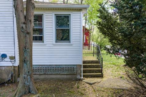 782 Uniontown Road Lopatcong NJ 08865