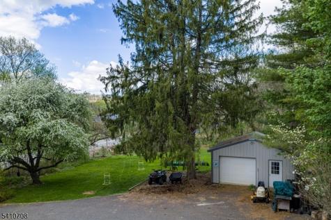 782 Uniontown Road Lopatcong NJ 08865