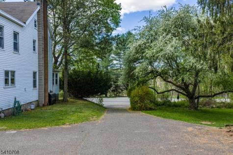 782 Uniontown Road Lopatcong NJ 08865