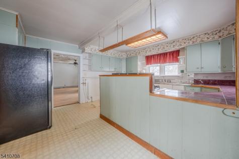 782 Uniontown Road Lopatcong NJ 08865