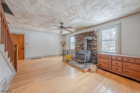 782 Uniontown Road Lopatcong NJ 08865