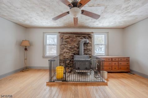 782 Uniontown Road Lopatcong NJ 08865