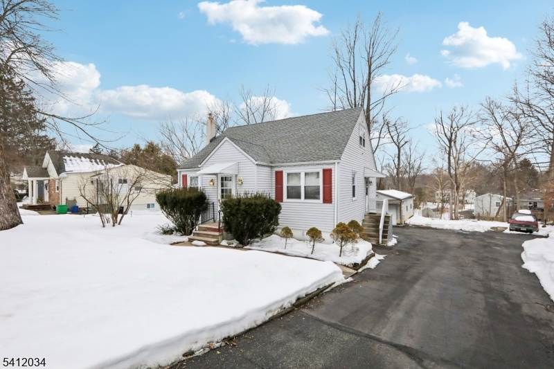 86 Kakeout Road Butler NJ 07405