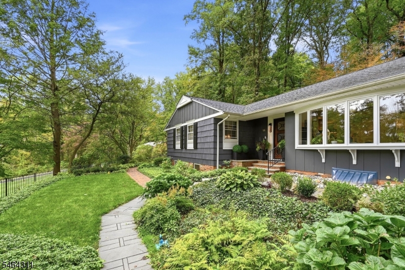 14 Indian Head Road Morris NJ 07960