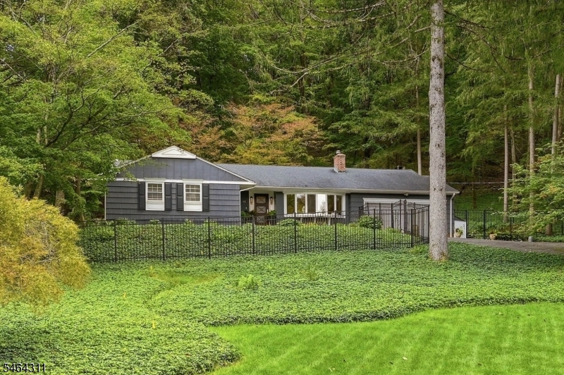 14 Indian Head Road Morris NJ 07960