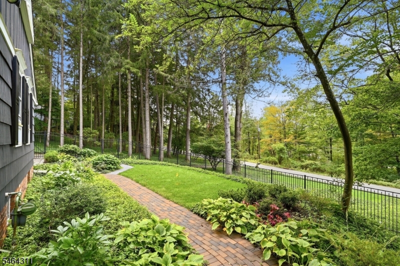 14 Indian Head Road Morris NJ 07960