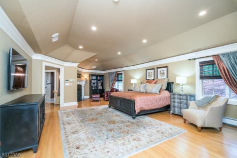 22 Sunset Lane Upper Saddle River NJ 07458