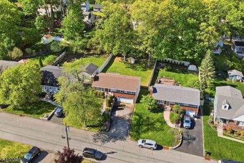 90 Mcnomee Street Oakland NJ 07436