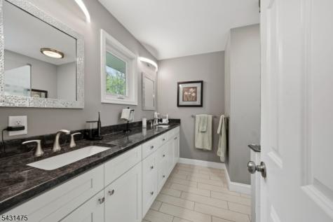 13 Laurel Place Chester NJ 07930