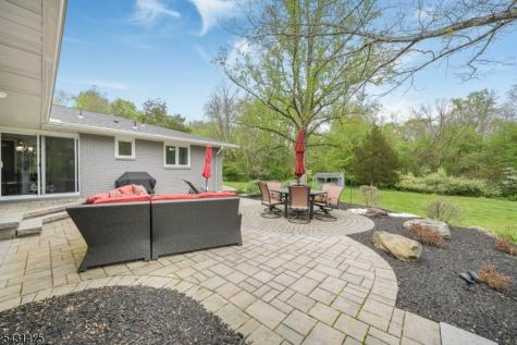 13 Laurel Place Chester NJ 07930