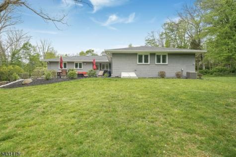 13 Laurel Place Chester NJ 07930