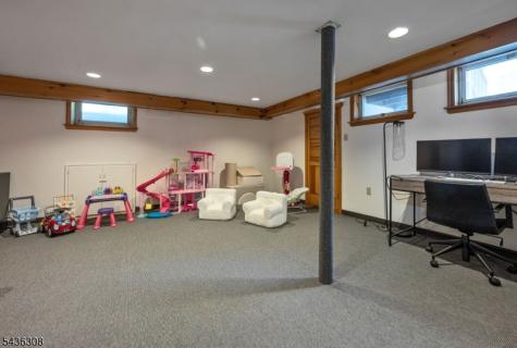 552 Hillcrest Road Ridgewood Village NJ 07450