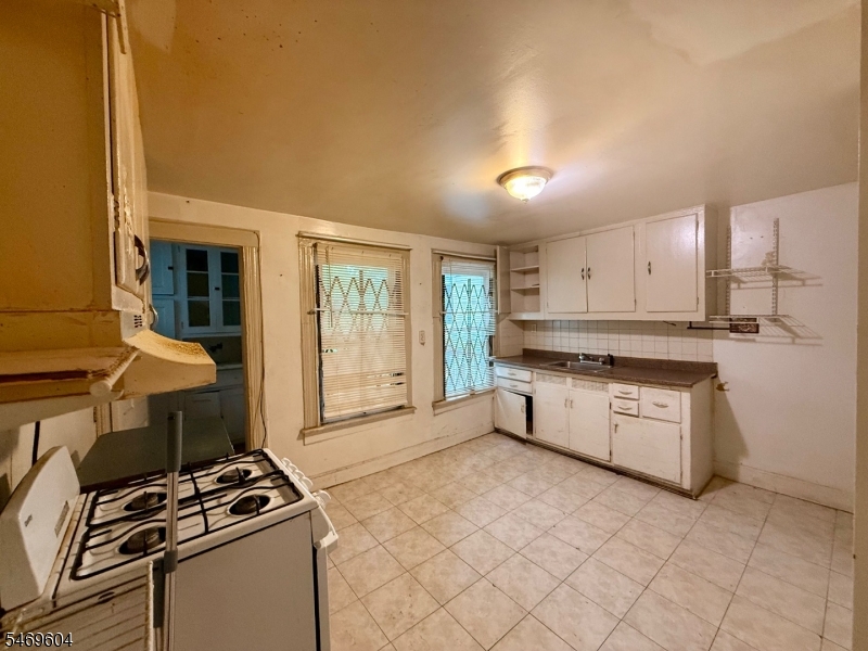 267 S 18th Street Newark NJ 07103