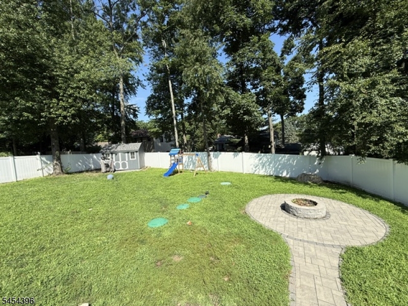 21 Woodland Trail S Vernon NJ 07419