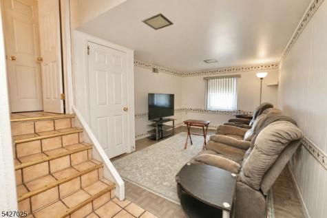 16 Morse Place Belleville NJ 07109