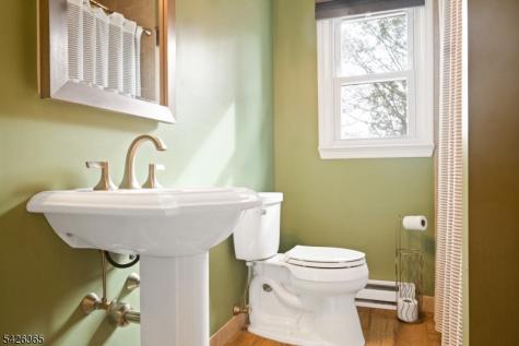 121 Pine Avenue New Milford NJ 07646