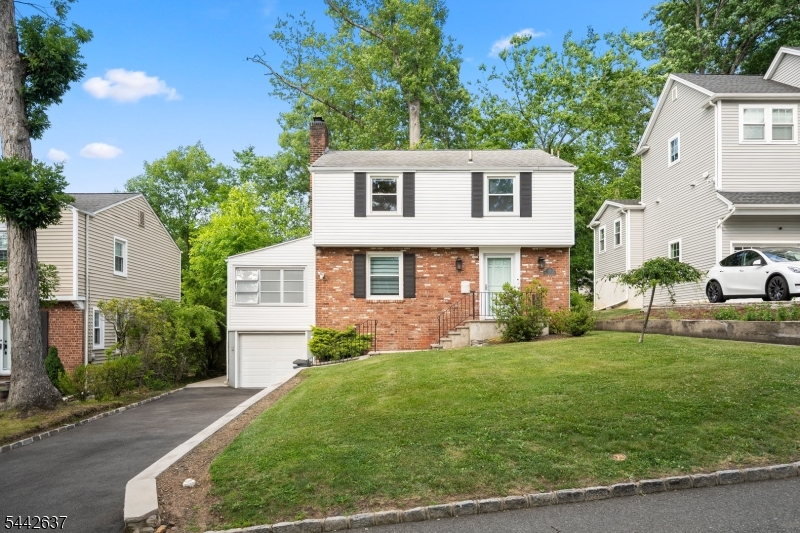 26 W Lawn Road Livingston NJ 07039