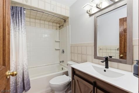 159 Glenside Trail Byram NJ 07871