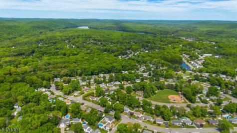 42 Summit Road Jefferson NJ 07438