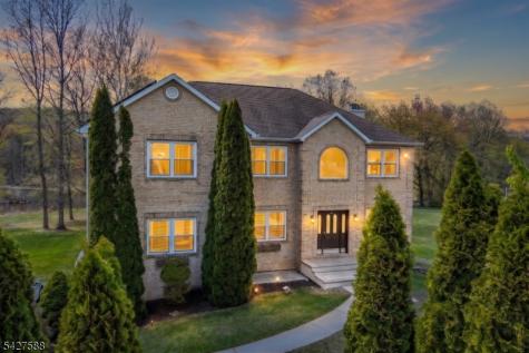 26 Swan Lane Jefferson NJ 07849