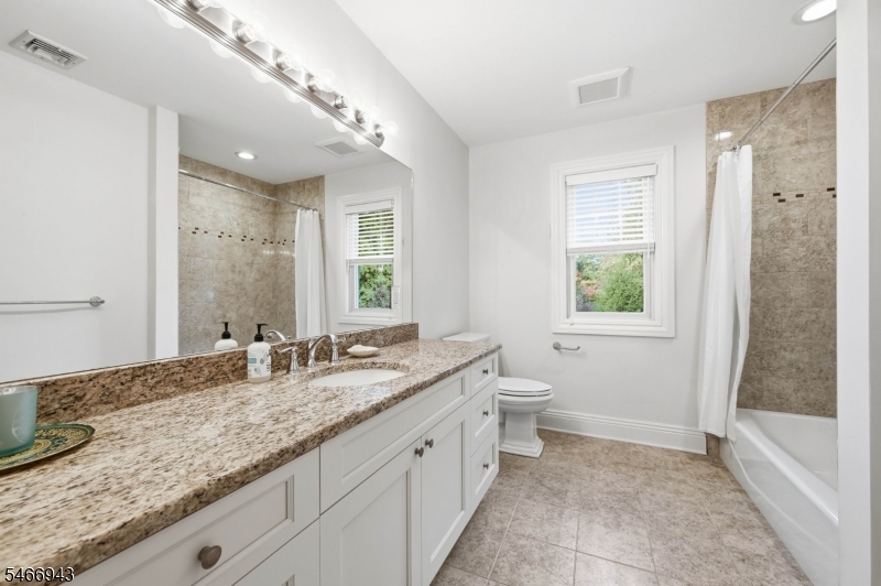 31 Graham Avenue North Haledon NJ 07508