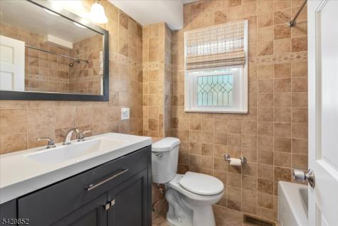 613 Maplewood Avenue Roselle Park NJ 07204