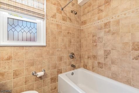 613 Maplewood Avenue Roselle Park NJ 07204