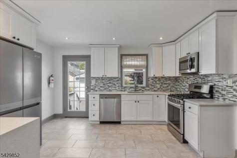 613 Maplewood Avenue Roselle Park NJ 07204