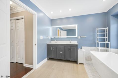 4 Buck Run Court Montville NJ 07082