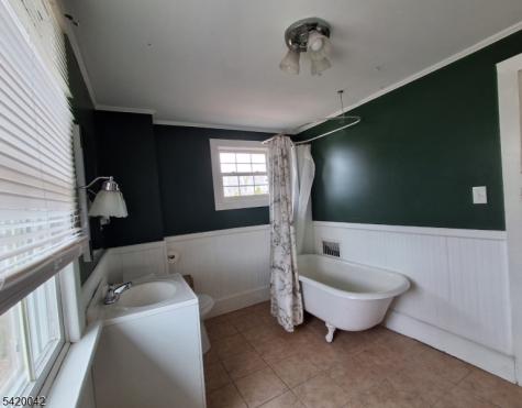 10 Governor Haines Street Hamburg NJ 07419