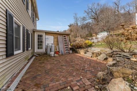 18 Sanatorium Road Glen Gardner NJ 08826