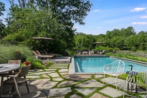 89 Fairmount Road West Tewksbury NJ 07830