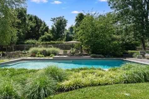 89 Fairmount Road West Tewksbury NJ 07830