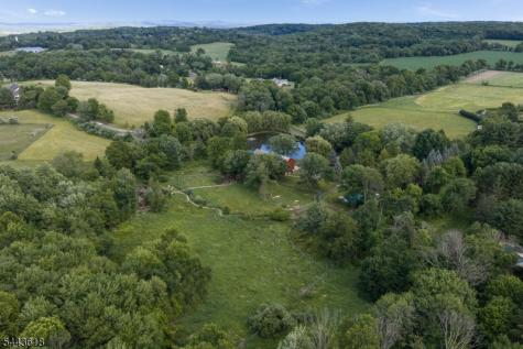 89 Fairmount Road West Tewksbury NJ 07830