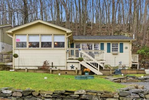12 Cliffside Terrace Vernon NJ 07461